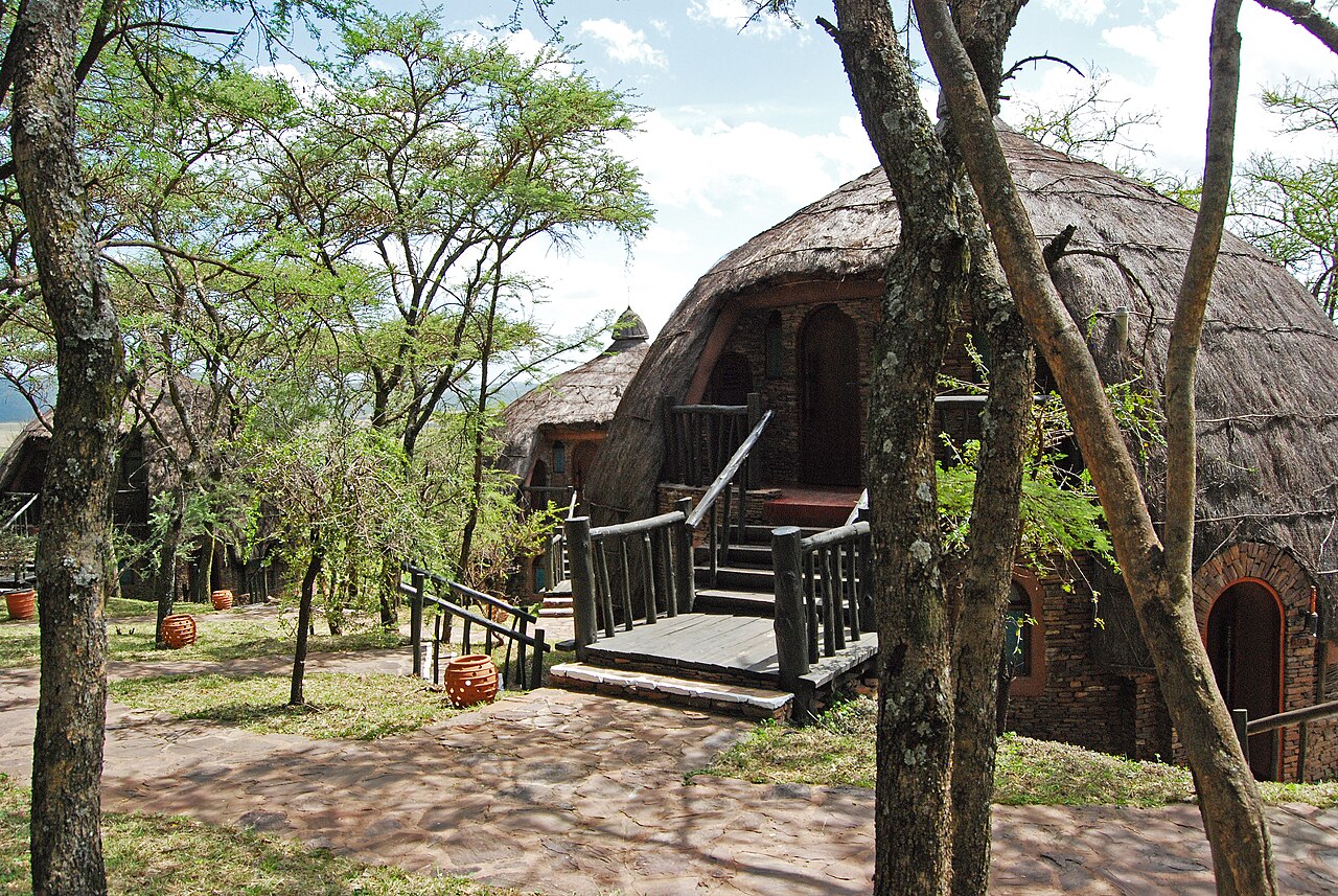 Thatched accommodation at Serengeti Serena Safari Lodge, Tanzania